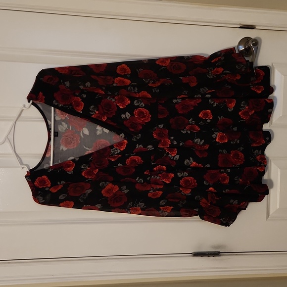 torrid Tops - Torrid 3 Roses blouse